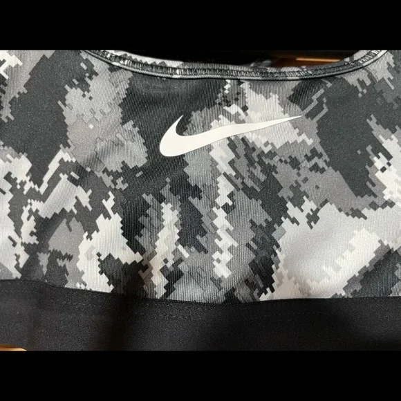 Nike women’s size small black and white digital pattern - Picture 2 of 4
